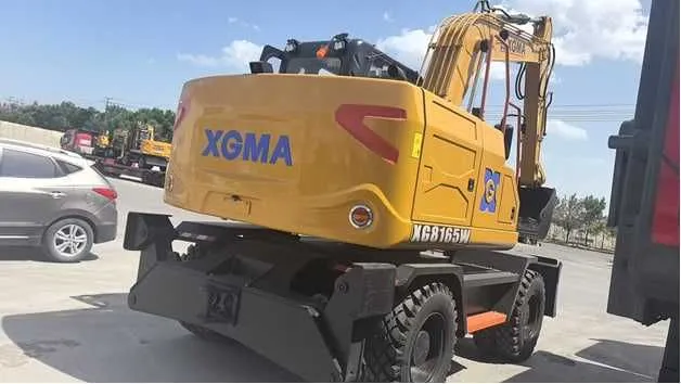 Колёсный экскаватор XGMA XG8165W (с опорными лапами) — фото 2