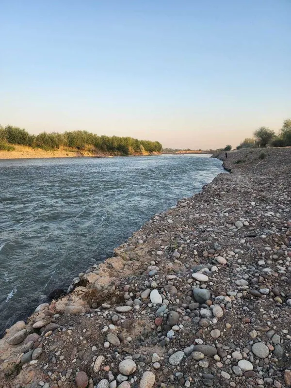 Редкий участок земли вдоль воды (Карасу) — фото 1