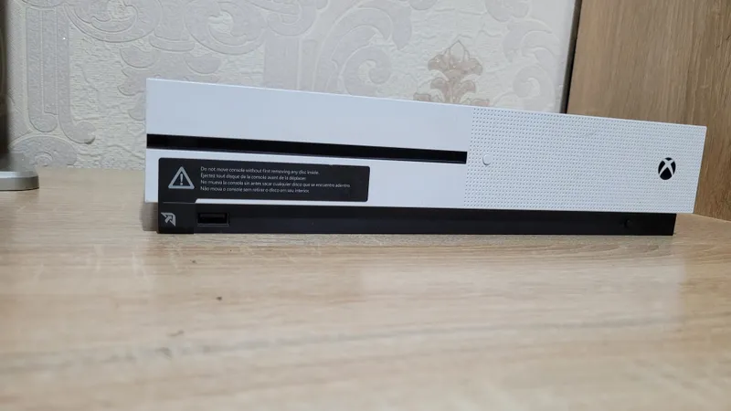 Xbox One S 512GB Model 1681 — фото 1