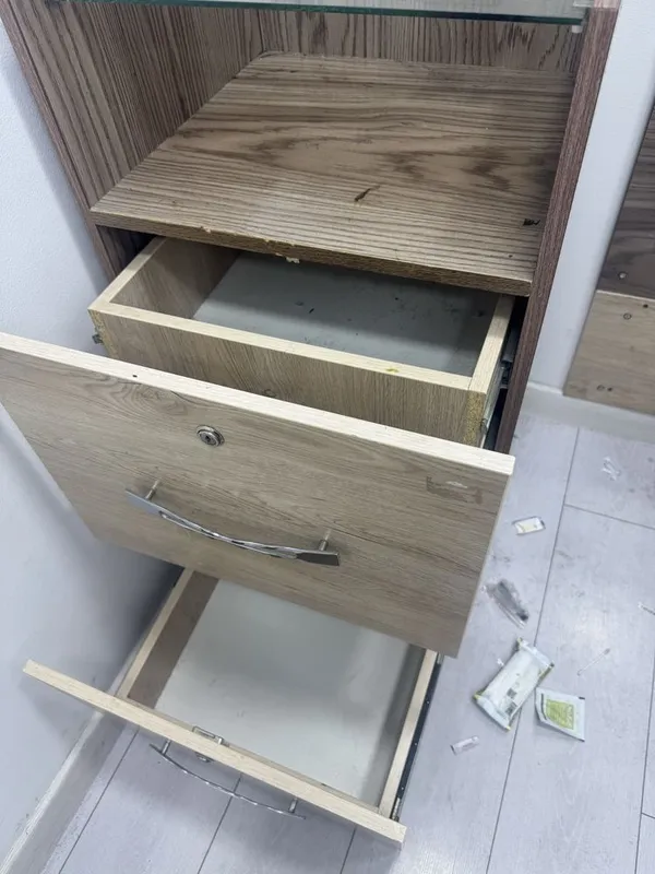 Ofis uchun yordamchi shkaf 4 Ofis uchun yordamchi shkaf 4