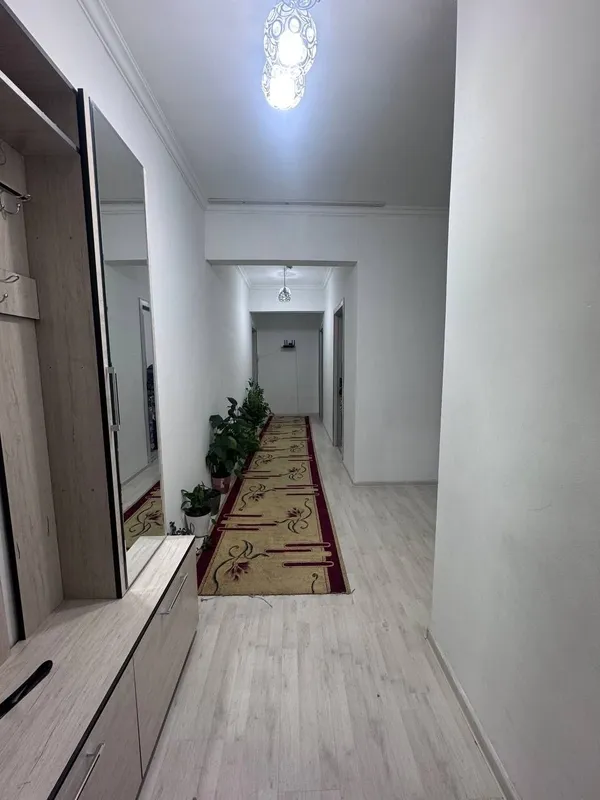 Uy sotiladi 5 etajda 3xonali