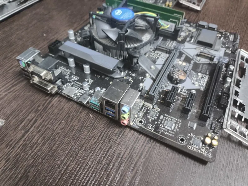 Asus H370+i5 8400+16Gb 6шт 3 Asus H370+i5 8400+16Gb 6шт 3