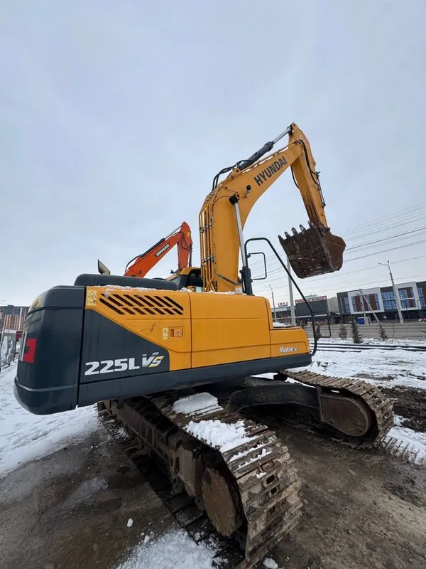 Hyundai 225 ekskavator ijaraga beriladi strella 9m kovshasi 1 kubalik — фото 1