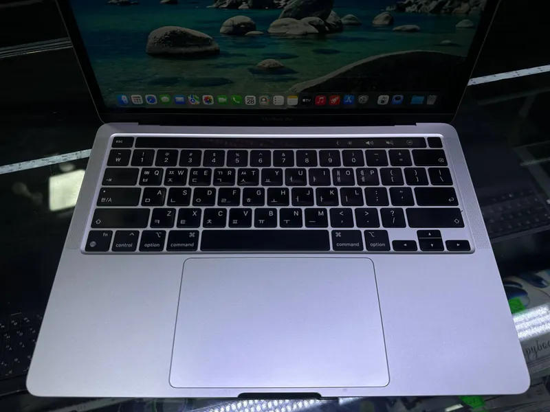 MacBook Pro (2020) 3 MacBook Pro (2020) 3
