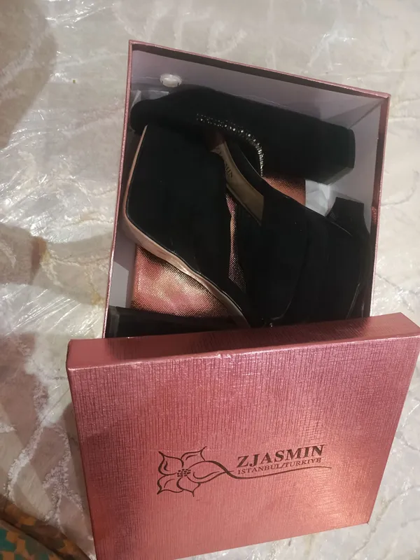Jasmin arginal tufli 1marta 2soatga kiyilgan