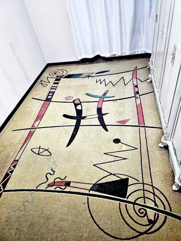 Продается палас 2,9 м. Х 3,9 м.
