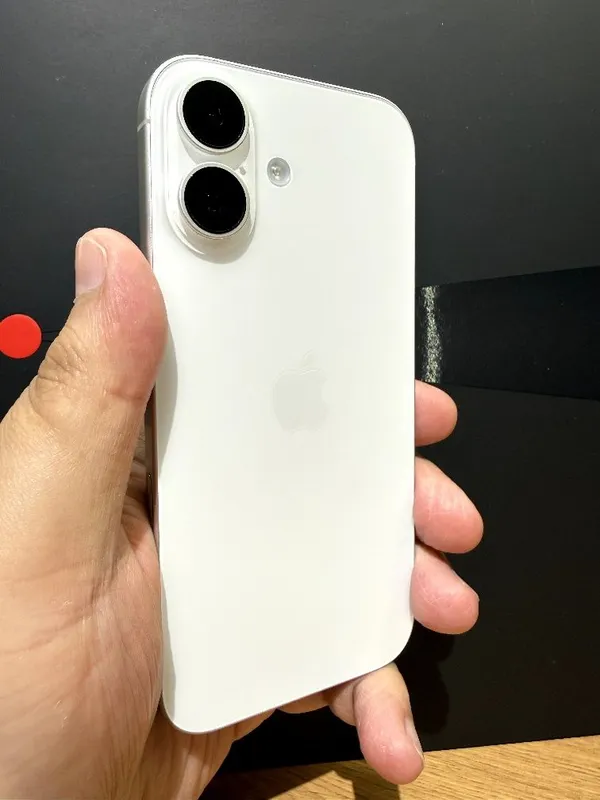 iPhone 17 o'zi ideal 100% yomkost