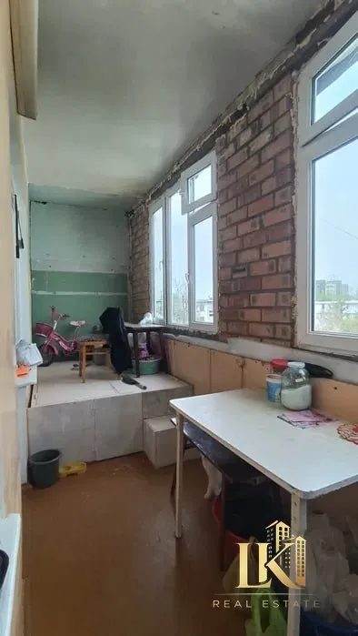 Продаётся просторная 3-комнатная квартира с балконом 1,5х6м, рядом с метро и Мегапланет 4 Продаётся просторная 3-комнатная квартира с балконом 1,5х6м, рядом с метро и Мегапланет 4
