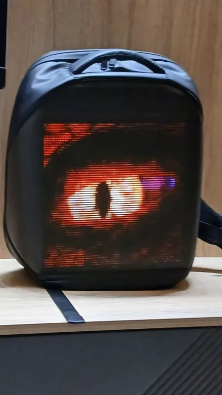 Рюкзак с LED экраном в хорошем состоянии 4 Рюкзак с LED экраном в хорошем состоянии 4