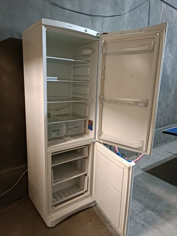 Muzlatgich indesit 2 Muzlatgich indesit 2