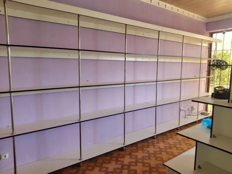 Magazin rastalari kassa stol,yolka va tabretkalar — фото 1