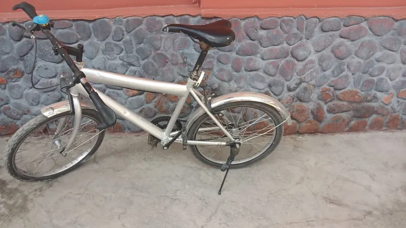 velasefet 400.000 kami bor