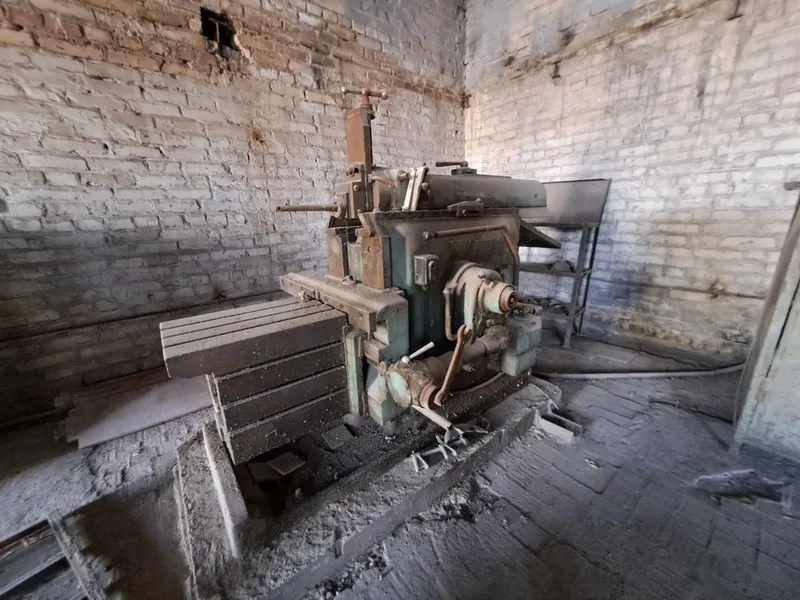 Продаётся фрезерный станок б.у 2