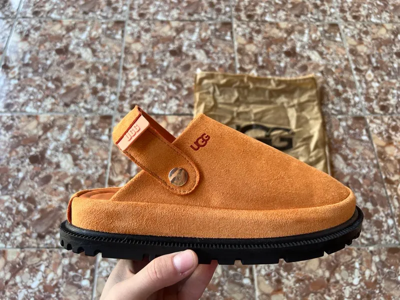 UGG тапочка 40 размер Турция — фото 4 UGG тапочка 40 размер Турция — фото 4