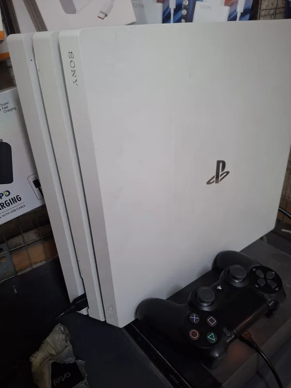 Play station 4 pro 1 Play station 4 pro 1