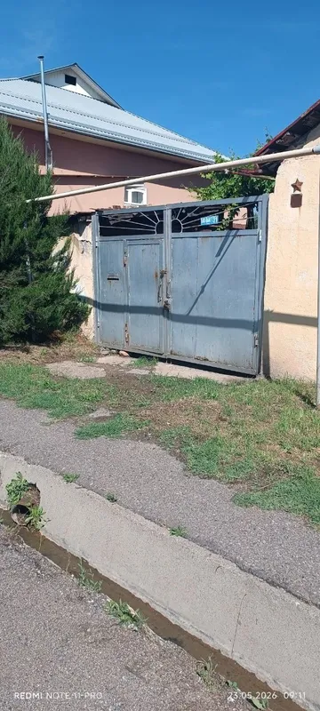 Продаётся дом на участке 9 соток