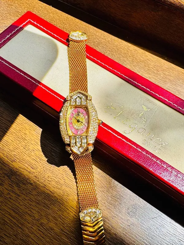 Продам шикарные подзолочные часы ELEGANCE SWISS 1