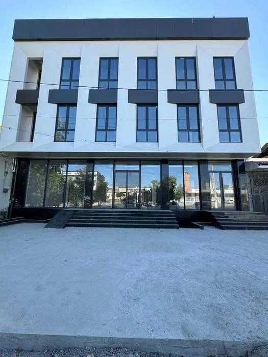 Продаётся 4 этажны Здание 1350 м² Алмазар 1 Линия