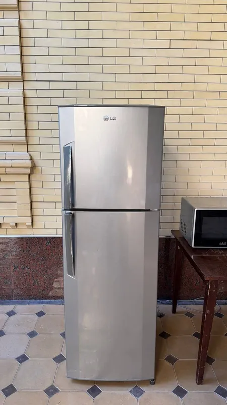 Холодильник LG в отличном состоянии 2