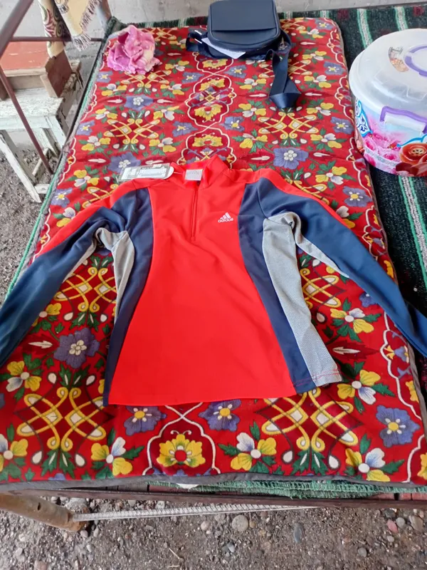 Adidas arginal koreadan kelgan trenirovka uchun