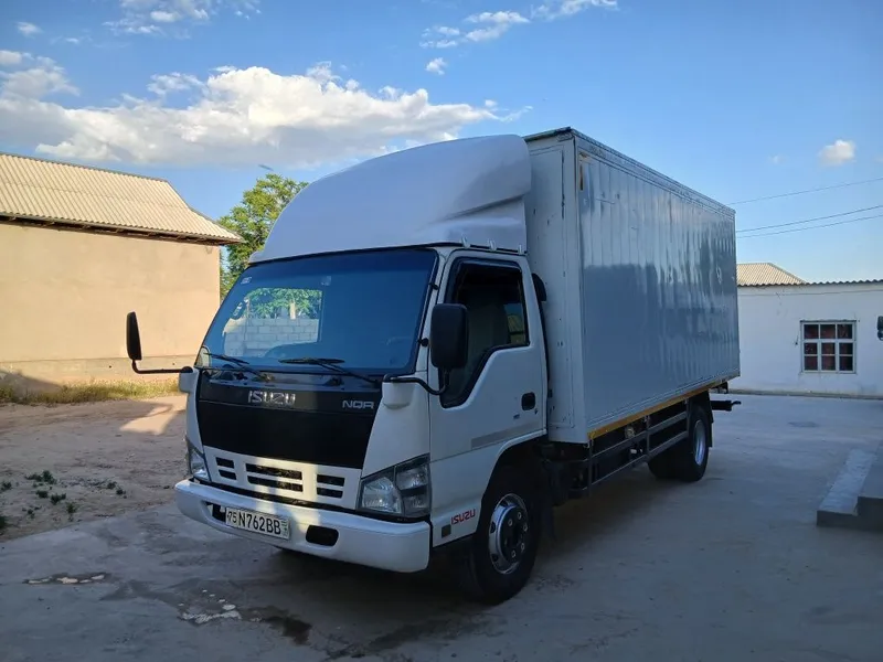 Isuzu 2014 nqr sotiladi