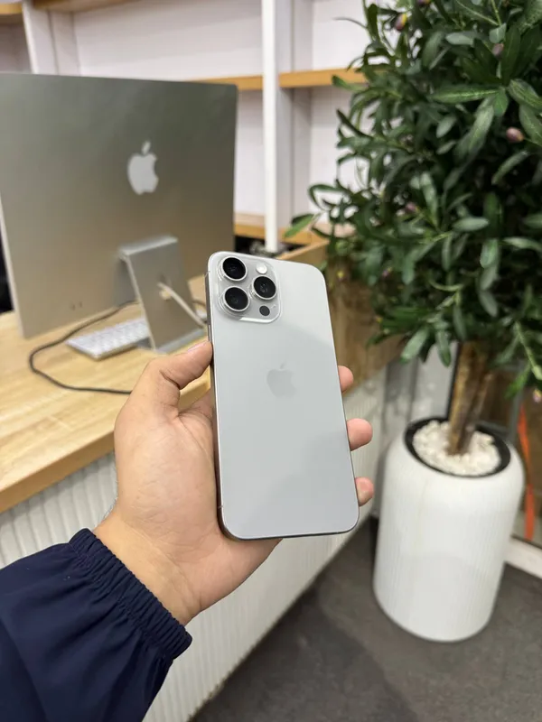 iPhone 15 Pro Max 2