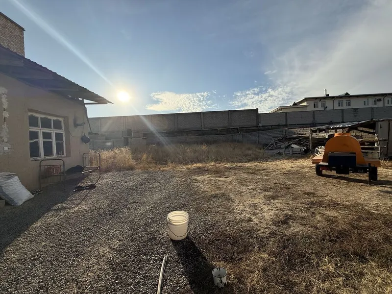8 sotix yer sotiladi, har sotixi 16.000 3