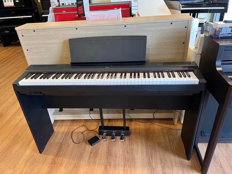 Цифровое пианино Yamaha P-125 1