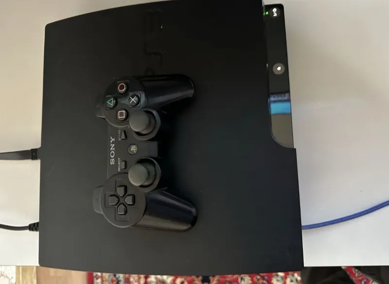 Ps3 sotiladi + bonuslari bilan. 4