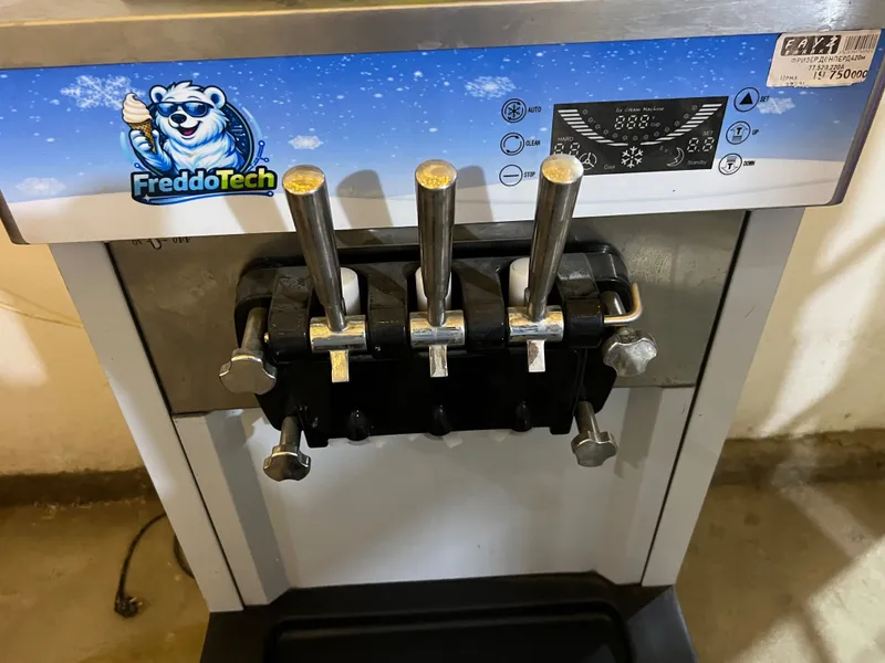 Freezer Muzqaymoq aparat 220W sotiladi yangi 3 Freezer Muzqaymoq aparat 220W sotiladi yangi 3