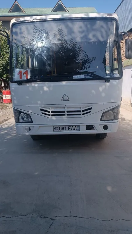 Isuzu avtobus 2013-yil