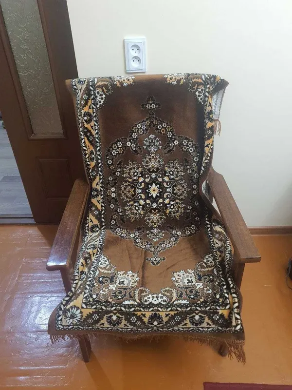 Продам комплект мебели : диван- кровать и 2 кресла 2 Продам комплект мебели : диван- кровать и 2 кресла 2