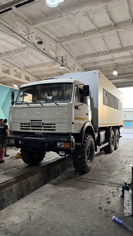 KamAZ 6×6 shassisi bazasidagi navbatchi avtobus 1 KamAZ 6×6 shassisi bazasidagi navbatchi avtobus 1