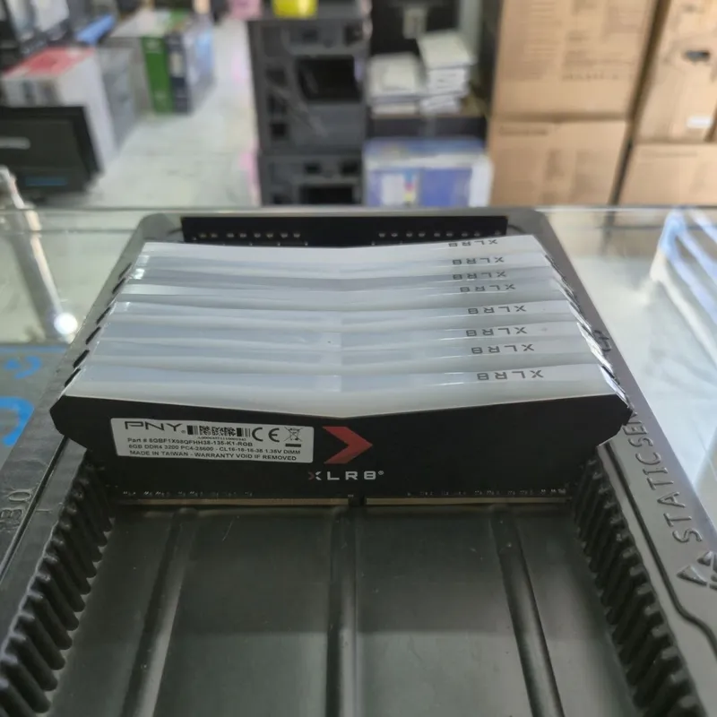 Operativka PC DDR4 8GB RGB 3200MHZ 2 Operativka PC DDR4 8GB RGB 3200MHZ 2