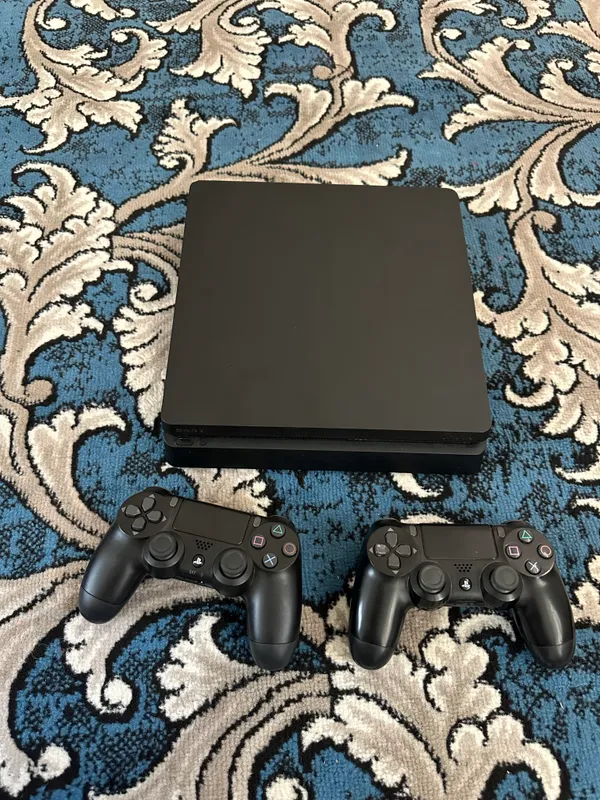 PlayStation 4 Slim 1 PlayStation 4 Slim 1