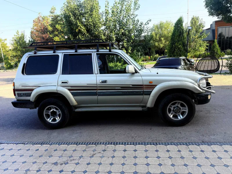 Toyota Land Cruiser 80 2