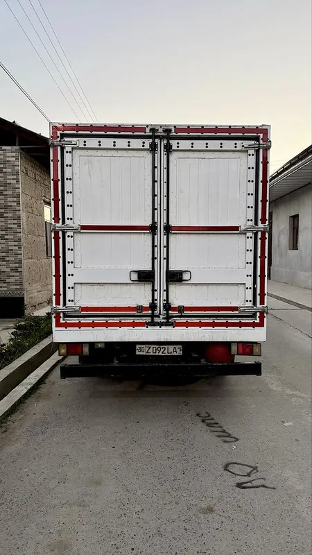 Isuzi refrijirator sotiladi 1 Isuzi refrijirator sotiladi 1