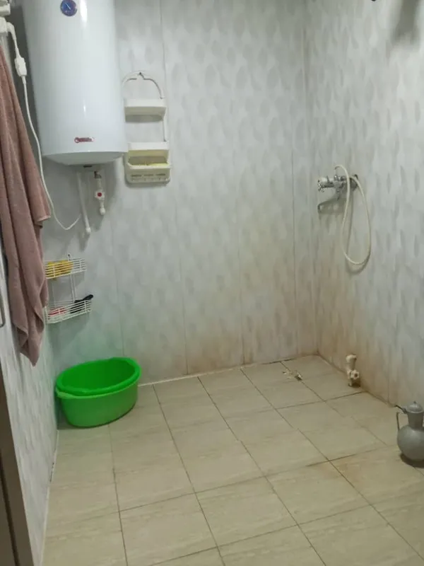 3 kishilik (erkaklar uchun) xona ijaraga beriladi 5