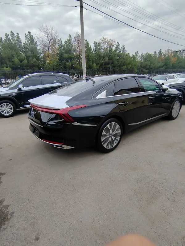 Автомобил киа к8 1 Автомобил киа к8 1