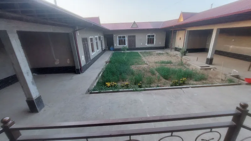 Noturar bino va uy Sotiladi Termiz shahar Yo'l yuzida 9