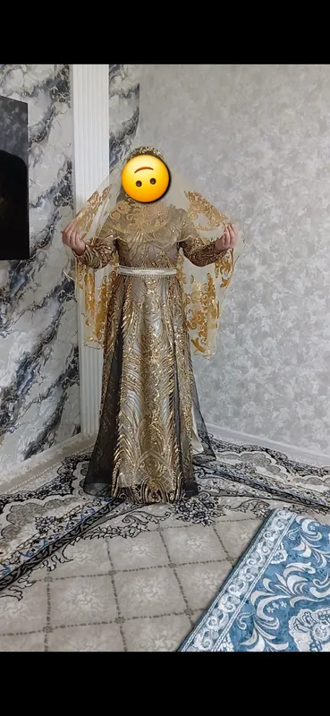 Koʻylak sotiladi.Faqat rasmga olish uchun kiyilgan