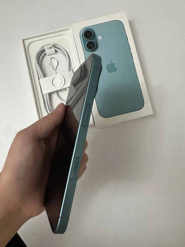 Apple iPhone 16 2 Apple iPhone 16 2