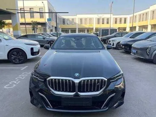 BMW i5 sport xalol nasiya va naxtga 1 BMW i5 sport xalol nasiya va naxtga 1