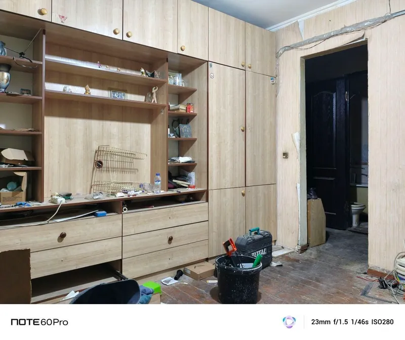 Продаю 1 комнатную в бывшем общежитии 3 Продаю 1 комнатную в бывшем общежитии 3