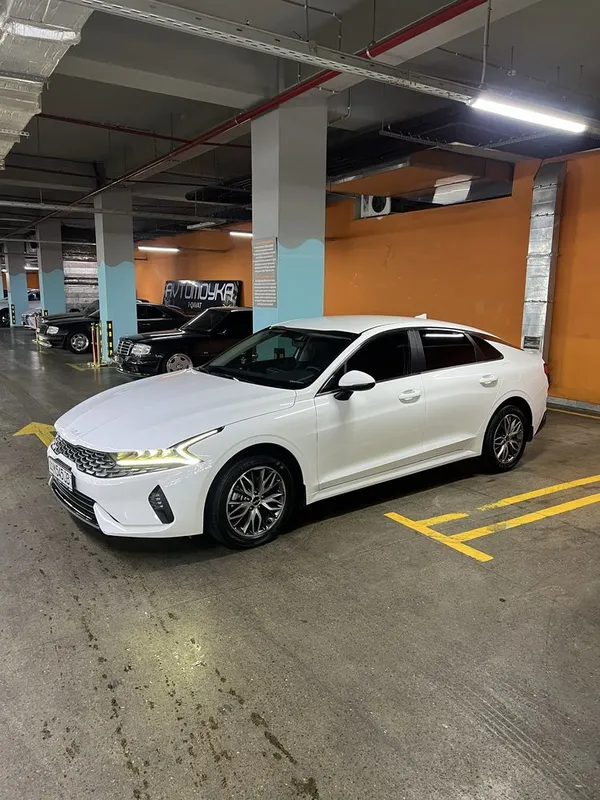 Kia K5 sotiladi. 2 Kia K5 sotiladi. 2