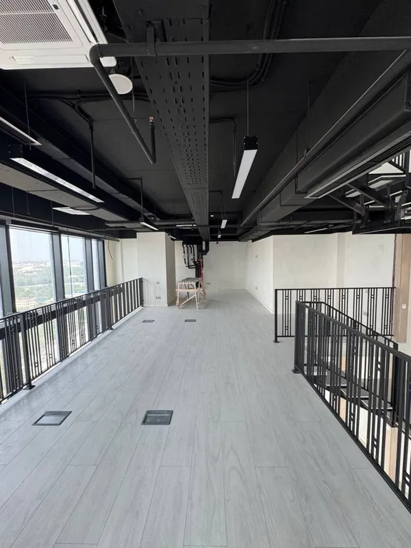 ПРОДАЁТСЯ И СДАЁТСЯ ОФИС в Nest One вид на Парк панорама окна 20-этаж — фото 2