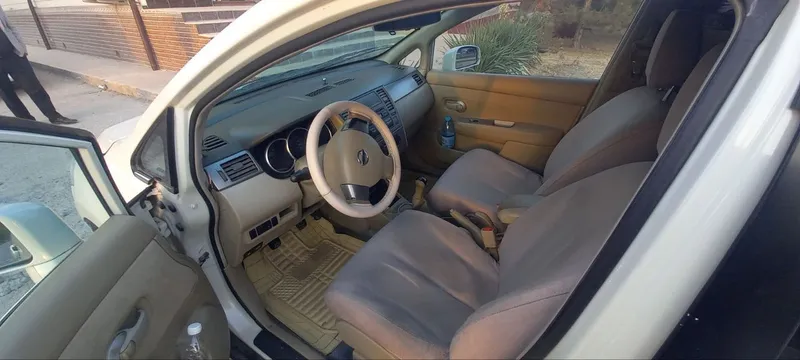 Nissan Tiida sotiladi. Holati yahshi.