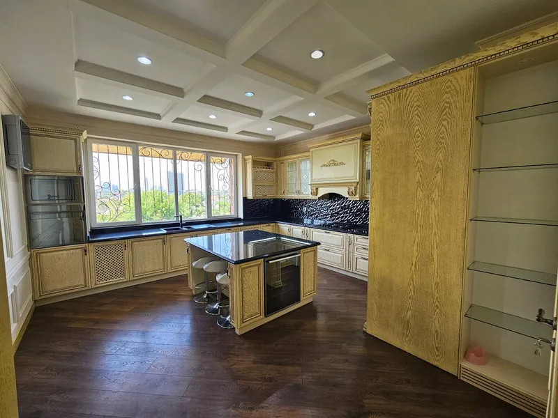 Квартира в новостройке, 4-комн, 216 м², 7/8 этаж — фото 1