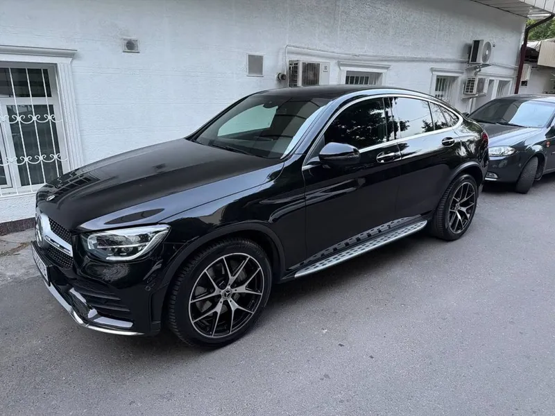 Продам свой Mercedes GLC 300 4 Matic Black