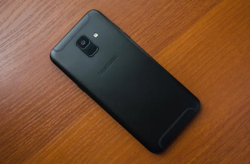 Samsung A6 3×32 ideal karopka zaryatka bor